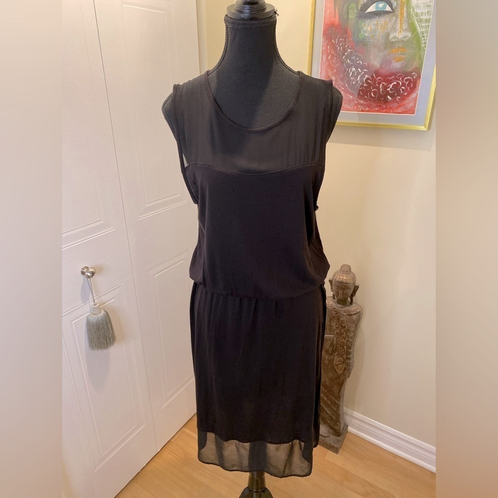 H&M flowy sleeveless sheer partial top and hem  fabric w/ cinched waist 🖤 - Picture 8 of 11